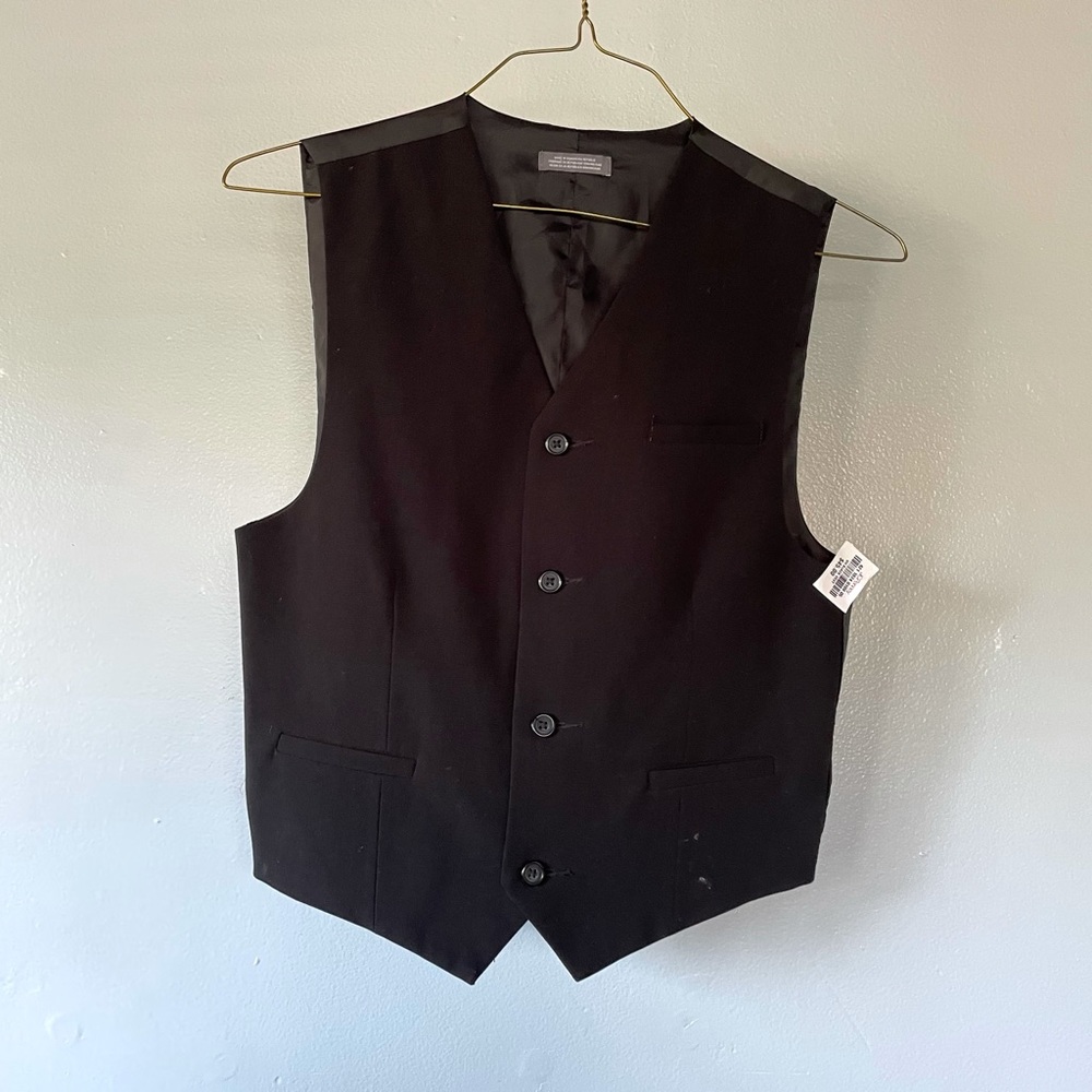 Van Huesen black formal vest, boy’s XL18/20